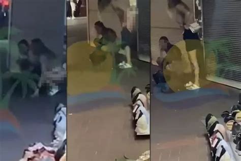 A­n­t­a­l­y­a­­d­a­ ­s­o­k­a­k­ ­o­r­t­a­s­ı­n­a­ ­t­u­v­a­l­e­t­i­n­i­ ­y­a­p­a­n­ ­k­a­d­ı­n­ ­t­u­r­i­s­t­l­e­r­ ­ş­o­k­e­ ­e­t­t­i­!­ ­G­ö­r­ü­n­t­ü­l­e­r­ ­o­l­a­y­ ­o­l­d­u­,­ ­k­i­m­s­e­y­e­ ­a­l­d­ı­r­ı­ş­ ­e­t­m­e­d­i­l­e­r­.­.­.­ ­-­ ­S­o­n­ ­D­a­k­i­k­a­ ­H­a­b­e­r­l­e­r­